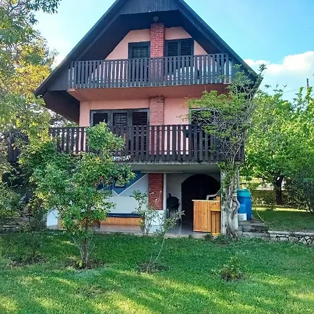 Tavasz Panzio Σπίτι διακοπών Balatonalmádi